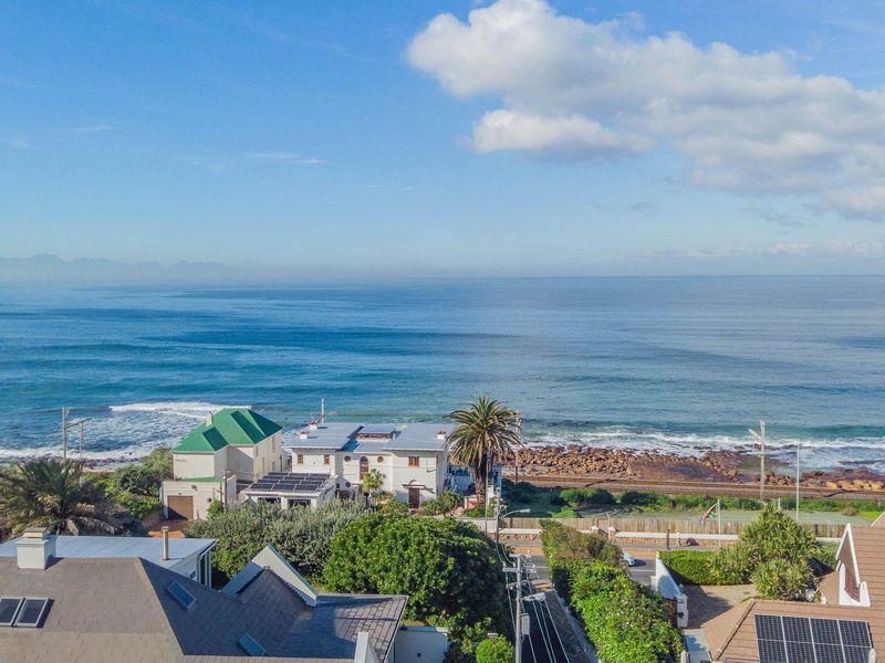 Upmarket family home in St James - Photo 3