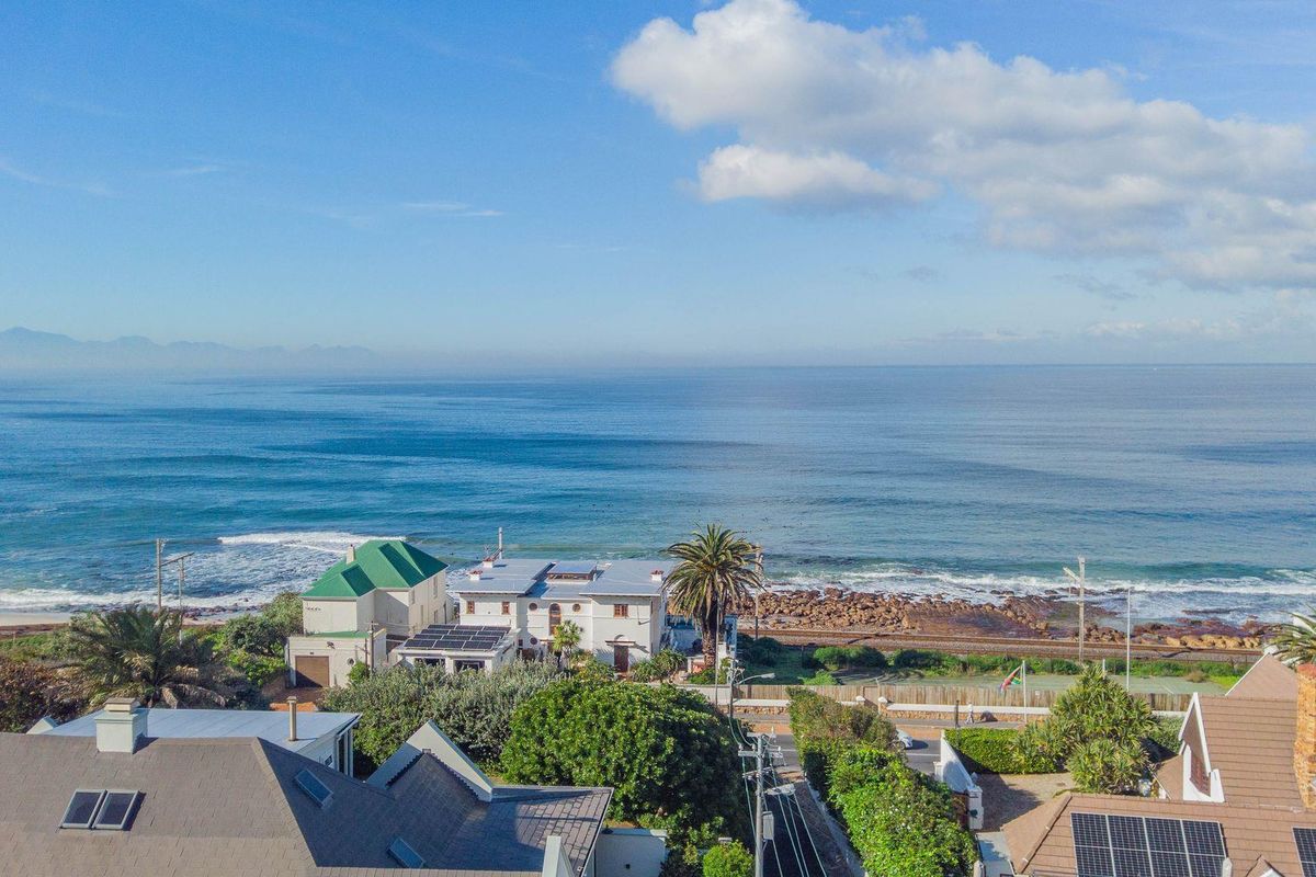 Upmarket family home in St James - Photo 3