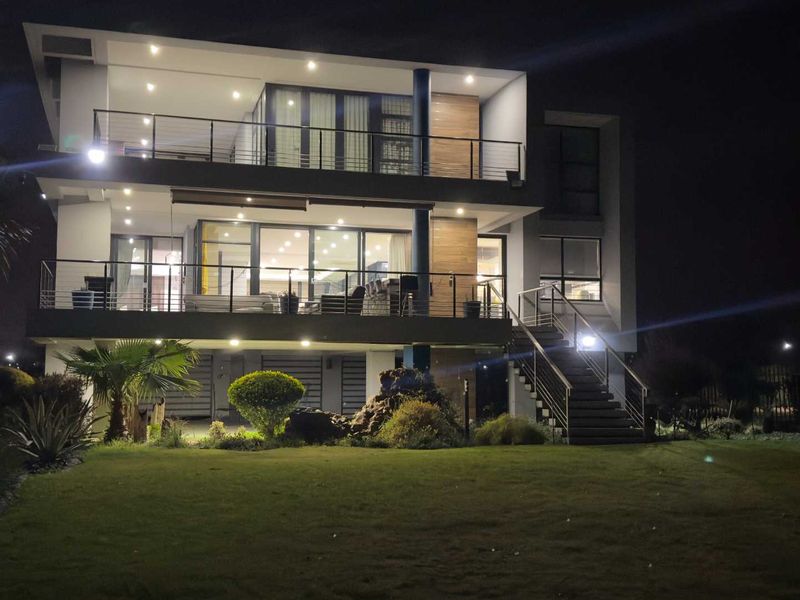 Prestige Home on Millionaires Bend - Vaal River Adventure Retreat - Photo 2