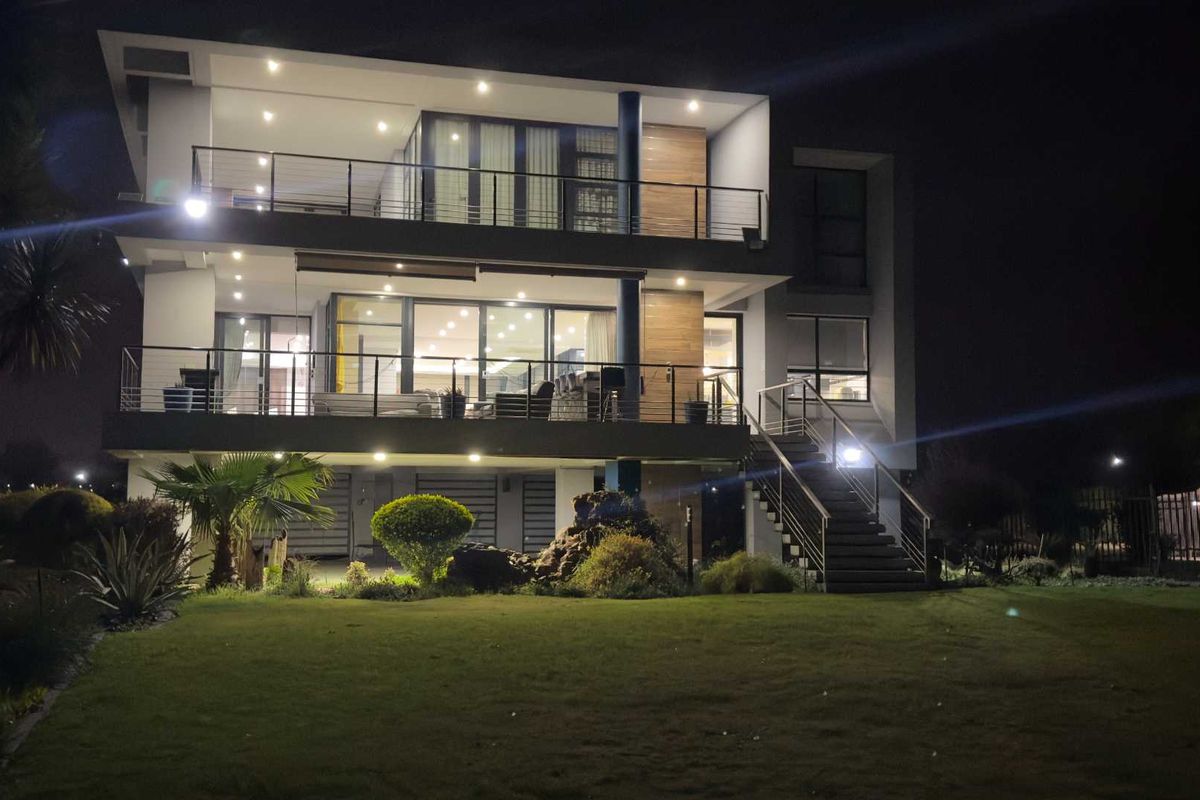 Prestige Home on Millionaires Bend - Vaal River Adventure Retreat - Photo 2