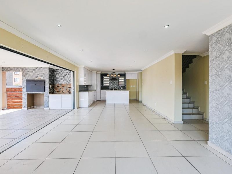 Luxurious Family Living Awaits in a secure estate in the heart of Olympus, Pretoria East - Photo 5