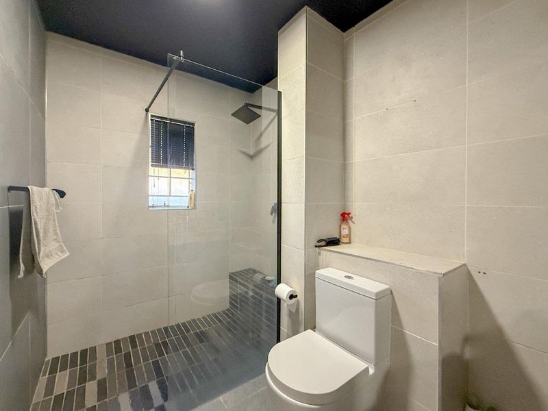 Modern 2-Bedroom Apartment to Rent in Mooikloof Ridge Estate - Photo 9