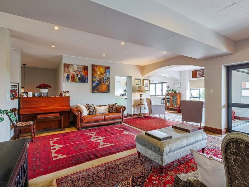 Modern Masterpiece with Breathtaking Views. - Photo 8