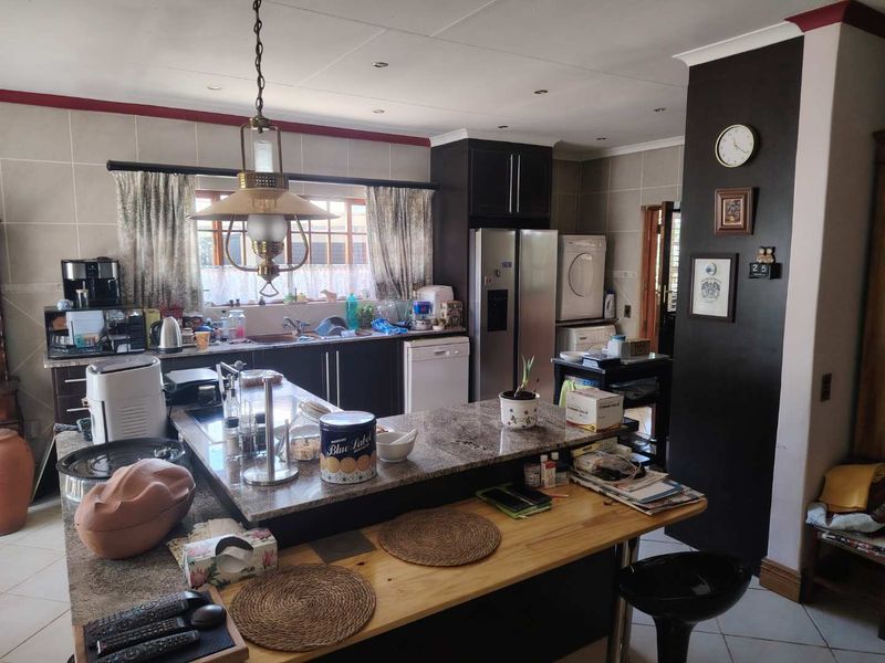 Lovely 3 Bedroom,2Bathroom house in Goedeburg,Benoni - Photo 4