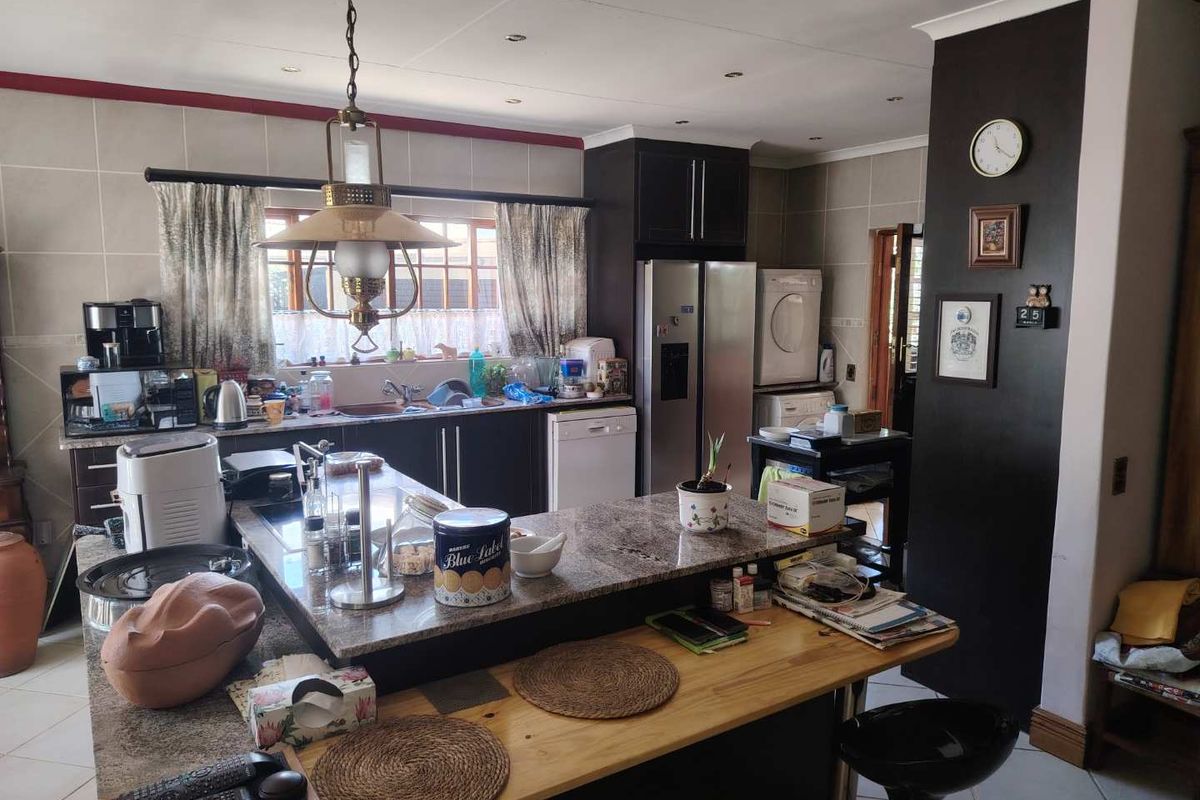 Lovely 3 Bedroom,2Bathroom house in Goedeburg,Benoni - Photo 4