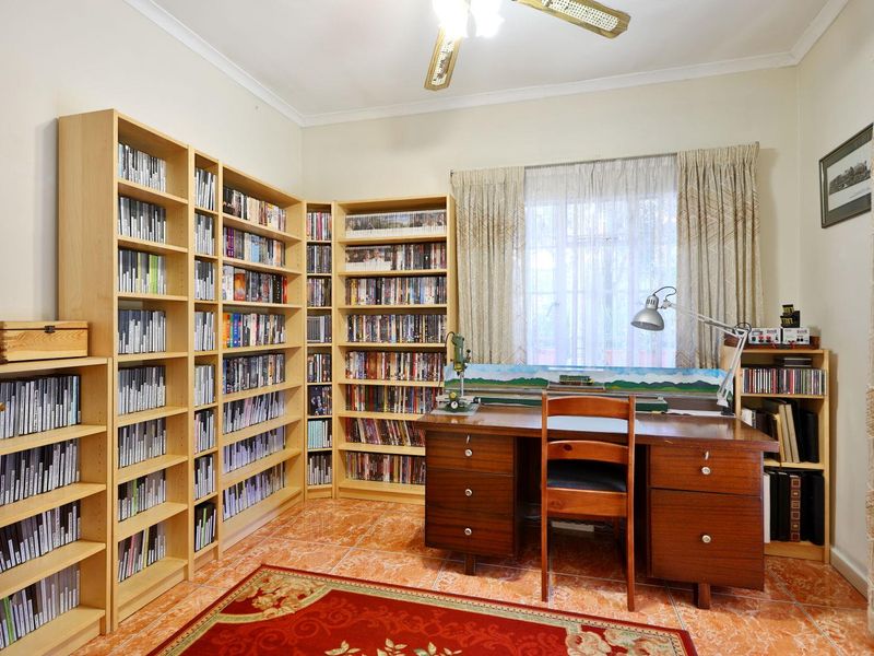 Magnificent 4 Bedroom/3 Bathroom Residence - Photo 9