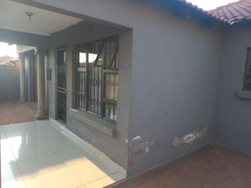 Lovely Family home - Photo 6