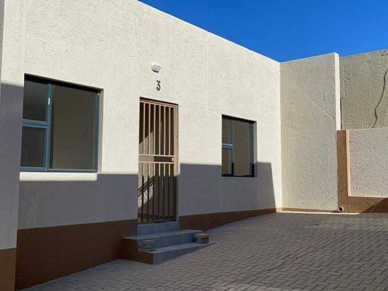 Townhouses for Sale in Otjomuise - Photo 2