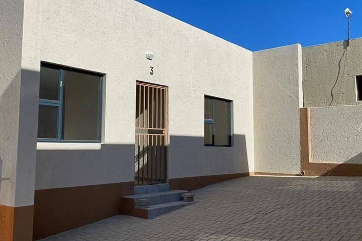 Townhouses for Sale in Otjomuise - Photo 2