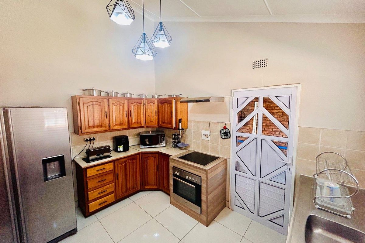 Beautiful newly renovated Townhouse for sale in the Centre of vryheid - Photo 5
