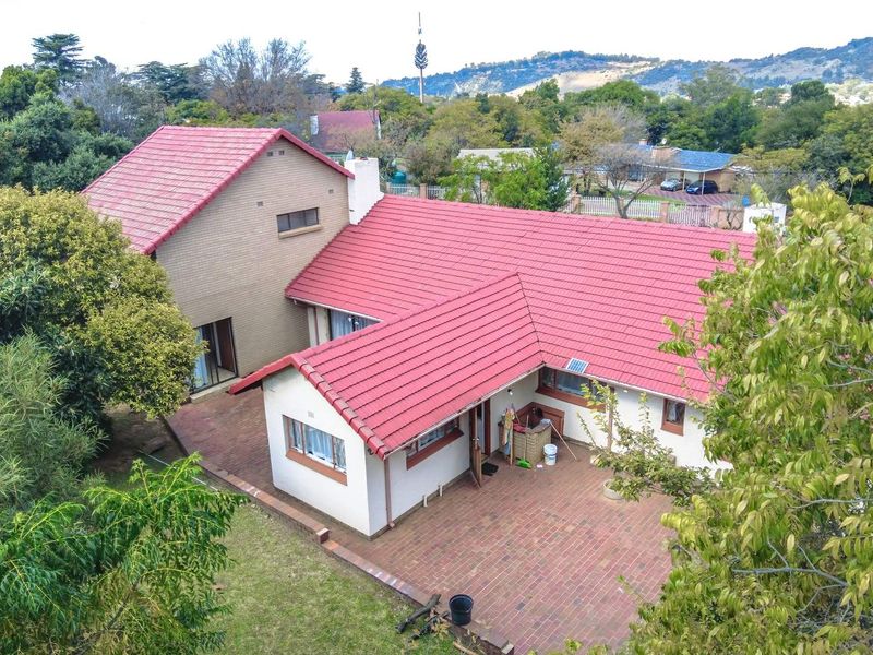 Massive 3-Bedroom Multi-Dwelling Property with 2-Bed Cottage, Pool & Study on 2,525 m2 Stand! - Photo 5