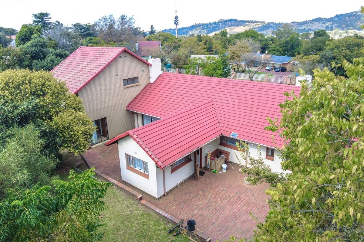 Massive 3-Bedroom Multi-Dwelling Property with 2-Bed Cottage, Pool & Study on 2,525 m2 Stand! - Photo 5