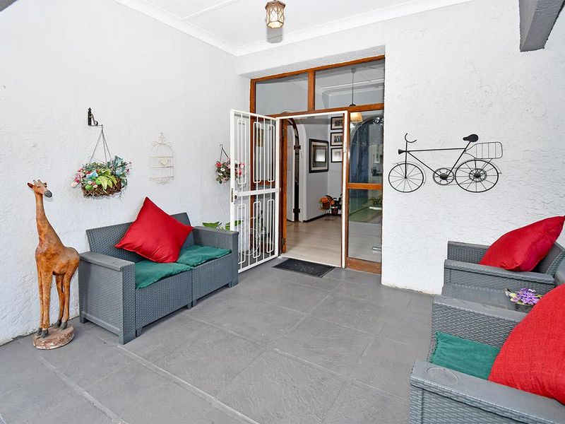 Spacious Family Home Near Sydenham Highlands North Synagogue - Photo 9
