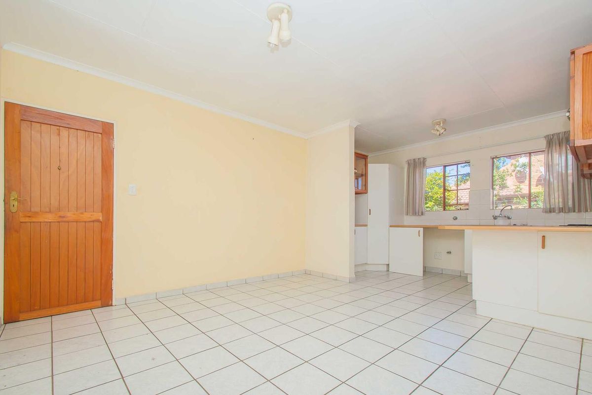 Look No Further if Space and Low Maintainance are your Priorities. - Photo 3