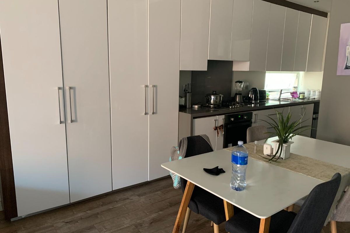 DELIGHTFUL TOWNHOUSE - Photo 3