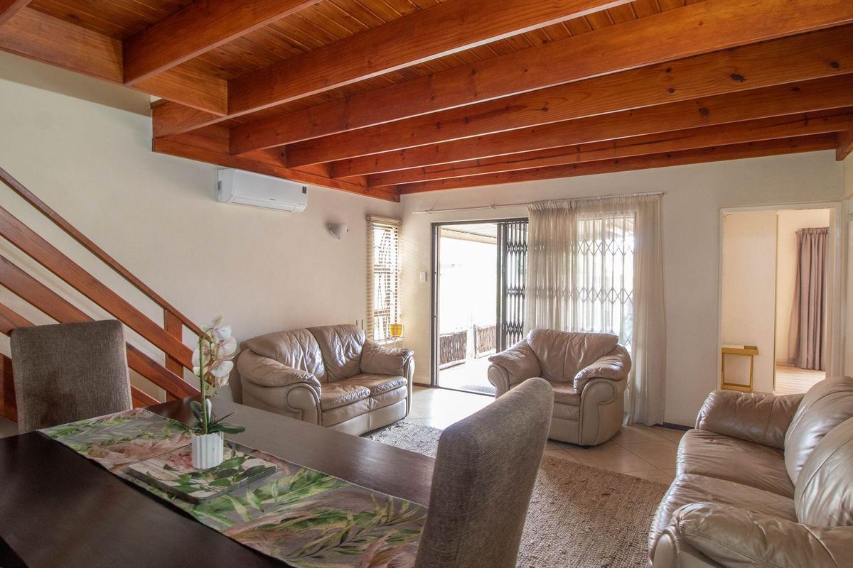 Charming Townhouse in Blue Lakes Estate Awaits You! - Photo 4