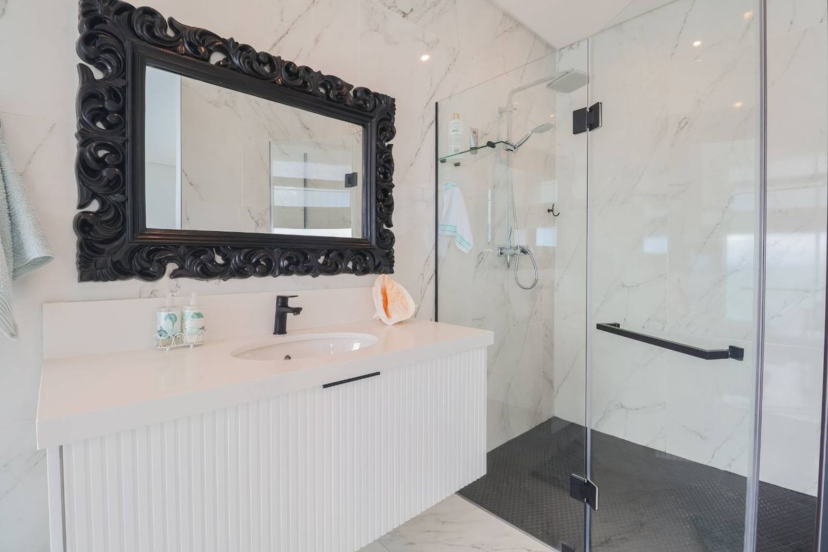 4 Bedroom, 6 Bathroom House in Pinnacle Point - Photo 5