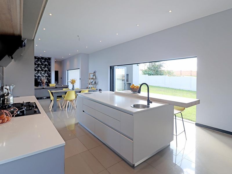 4 Bedroom House for Sale in Blue Valley Golf Estate - Photo 8