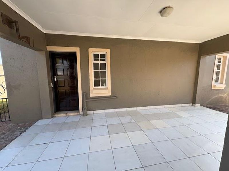 Modern Double-Storey Townhouse In Secure Estate- Brakpan North - Photo 5