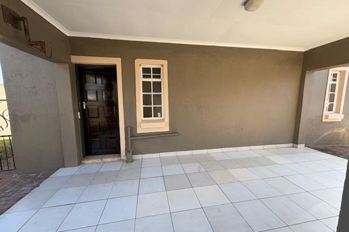 Modern Double-Storey Townhouse In Secure Estate- Brakpan North - Photo 5