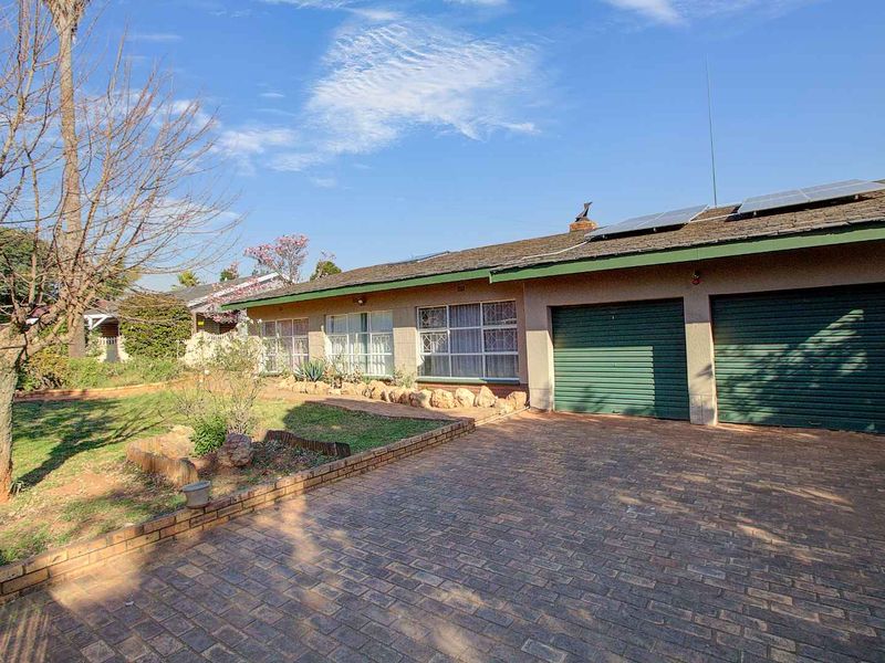 Spacious Family Oasis with Renovated Pool & Solar Power! - Photo 2