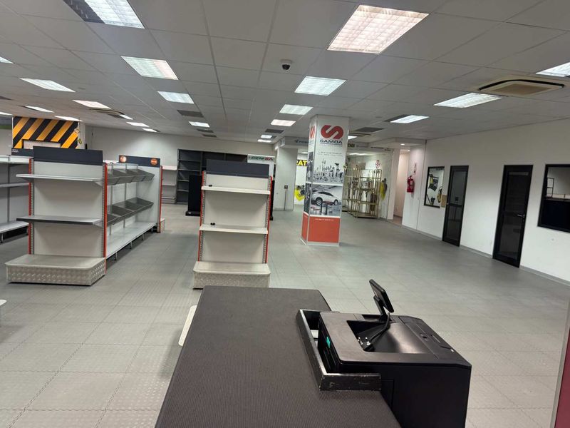 MASSIVE LEESE SPACE AVAILABLE - Photo 3