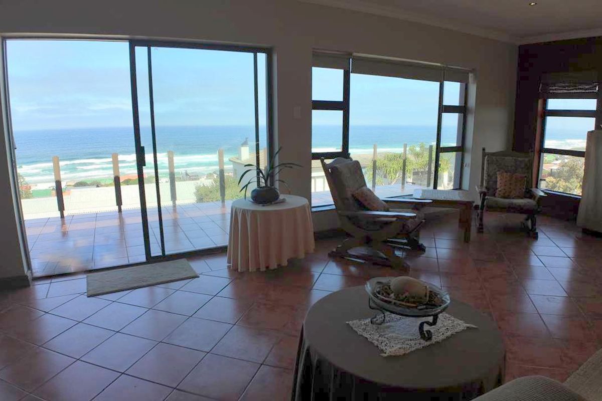 Charming Family Home  in Dwarswegstrand, Garden Route - Photo 3