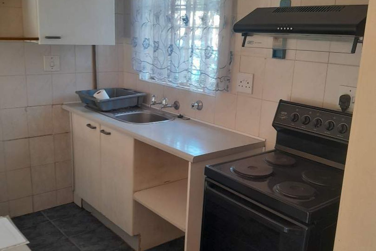 Secure complex grate location close to all amenities - Photo 5