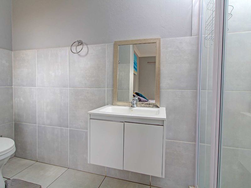 Modern Living Meets Convenience and Comfort - Photo 8