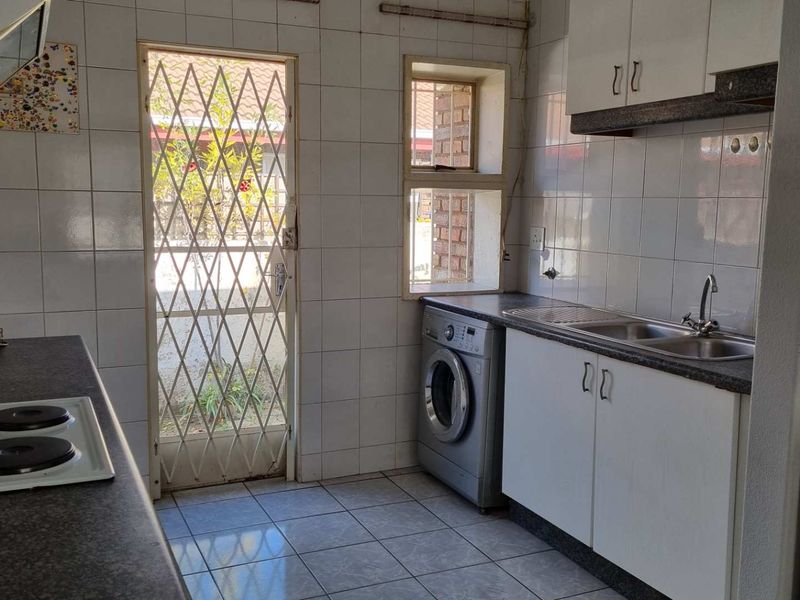 Facebrick Townhouse with Private Garden for Sale - Photo 6
