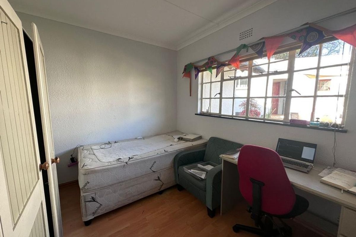 Spacious 4 Bedroom Family home with a cottage! - Photo 2