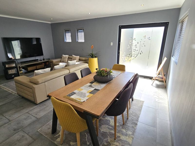 3 Bedroom Family Home in Melodie Hartbeespoort - Photo 4