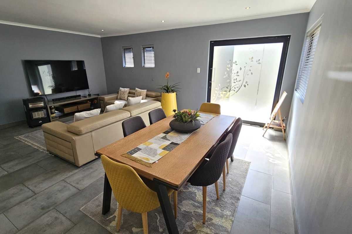 3 Bedroom Family Home in Melodie Hartbeespoort - Photo 4