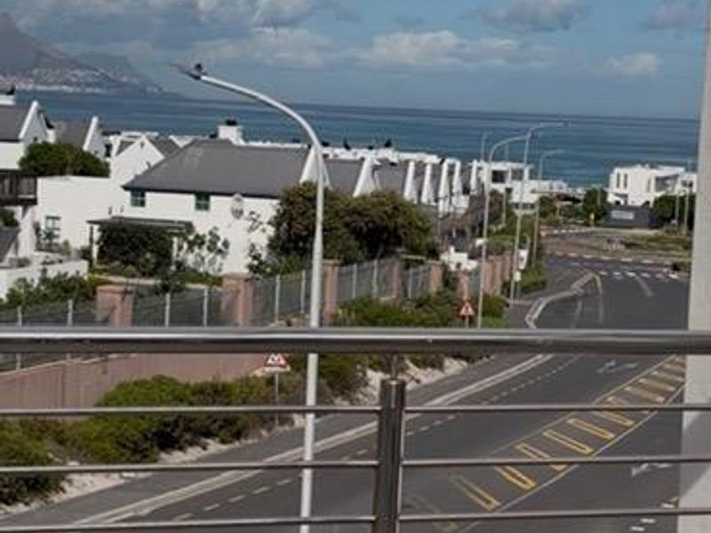 UNFURNISHED 1 bedroom apartment with large verandah overlooking the Ocean - Photo 3