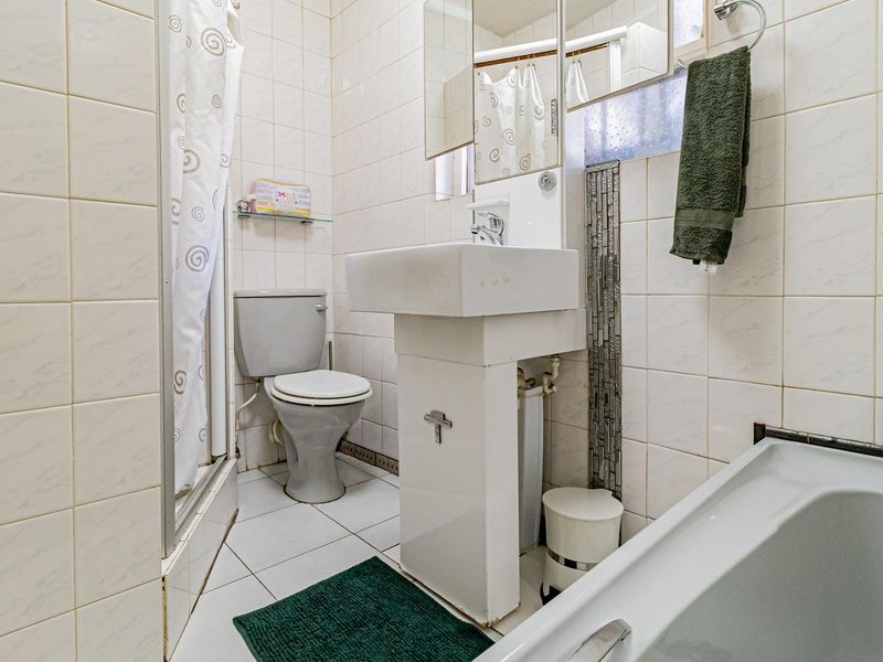 Stylish 3-Bedroom Townhouse in Secure Bryanston Estate | Living Meets Nature - Photo 10