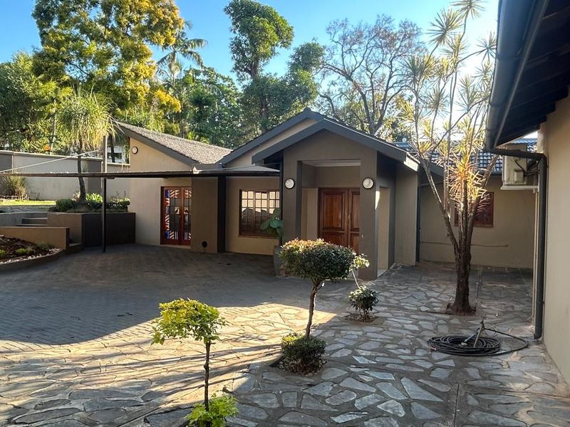 EXCLUSIVE MANDATE - FOR SALE Once in lifetime opportunity! Best price!  4-Bedroom Family House - Photo 2