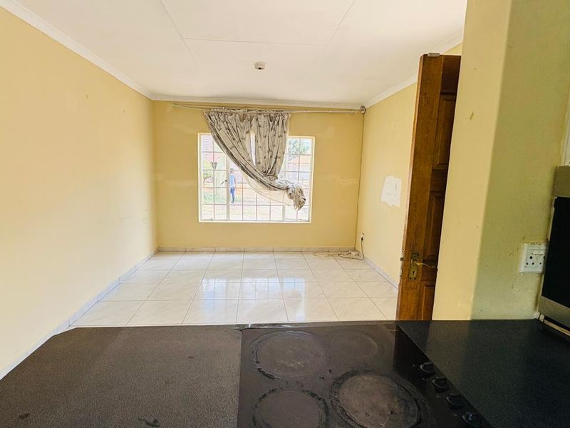 Grab this lovely property - Photo 6