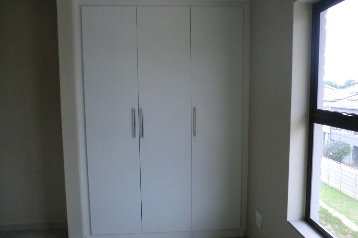 2 Bedroom 2 Bathrooms in Norton Park - Photo 3