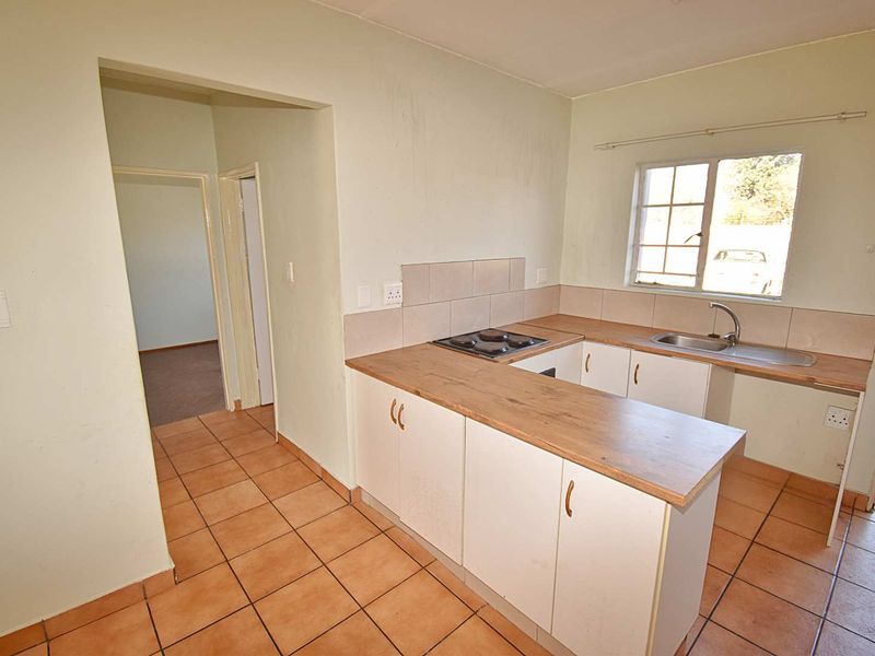 Ground Floor Townhouse - Photo 3