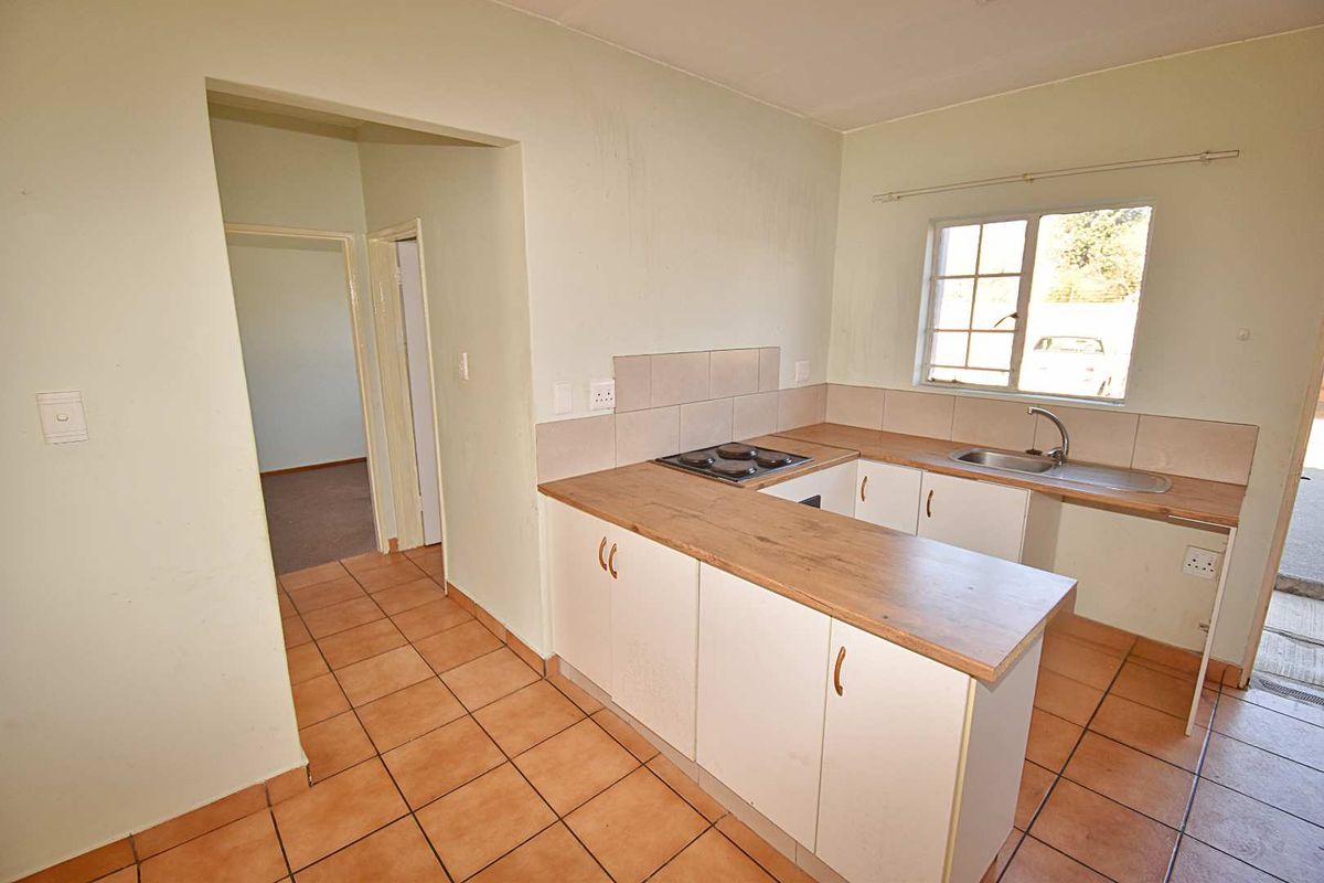 Ground Floor Townhouse - Photo 3