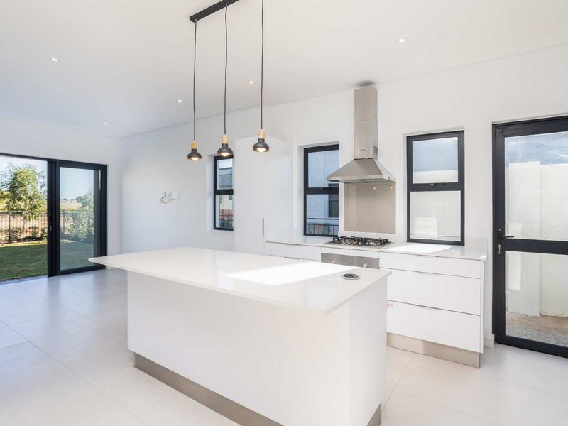 Modern and Secure Three-Bedroom Family Home with an Outdoor Lifestyle in Paarl Valleij Lifestyle Estate & Farm - Photo 10