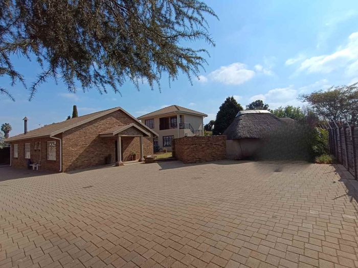 Property #2403137, House For Sale in Zwartkop