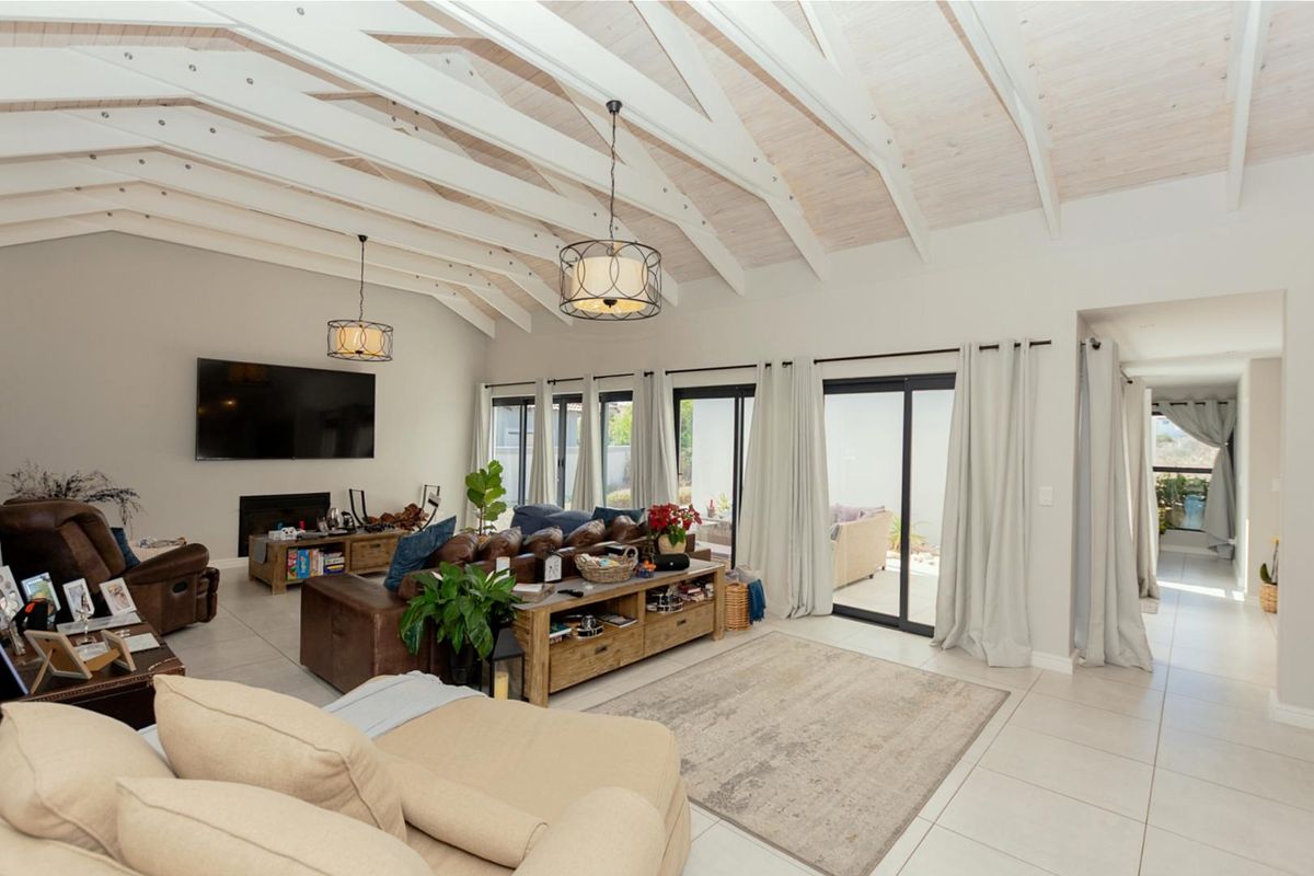 3-Bedroom House in Prestige Langebaan Country Estate - Photo 4