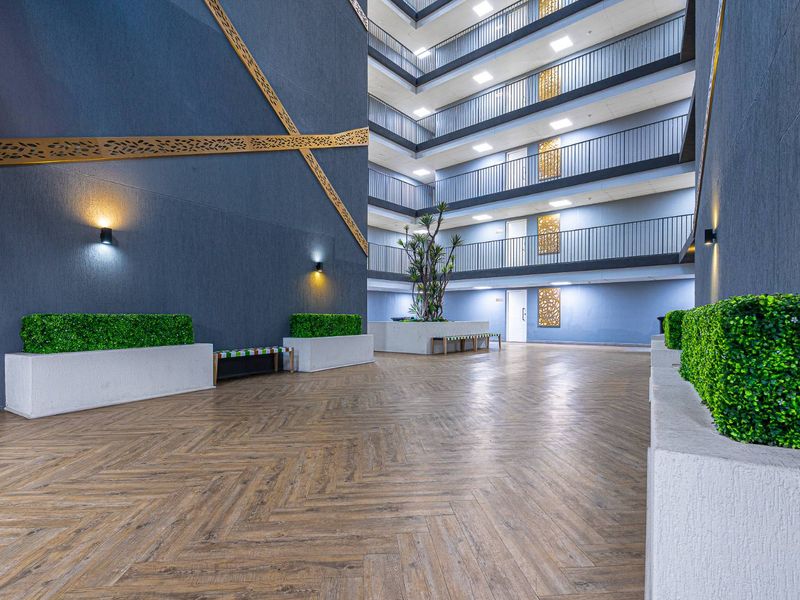 Chic Urban Living in the heart of Observatory - Photo 3