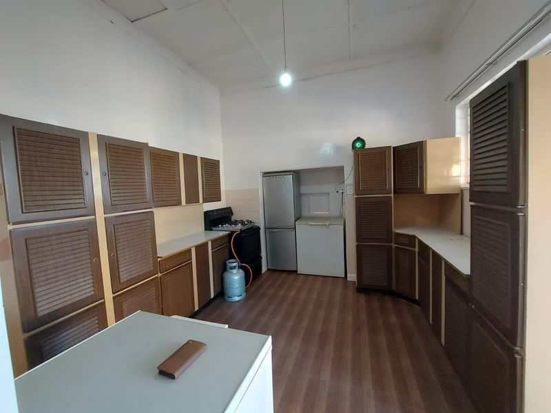 Perfect Blend of Living & Earning - 3 Bedroom House with Self-Contained Flat! - Photo 6