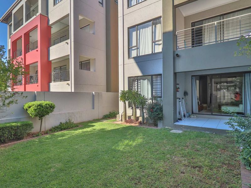 Lovely 2 Bed 1 Bath Apartment in Lonehill - Photo 1