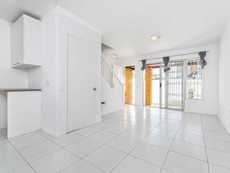 Charming and Well Maintained 2-Bedroom Home in the Heart of Kenilworth – Ideal for First-Time Buyers, Scaling down or Investors - Photo 5