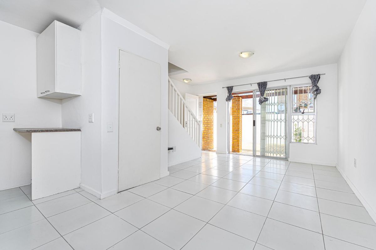 Charming and Well Maintained 2-Bedroom Home in the Heart of Kenilworth – Ideal for First-Time Buyers, Scaling down or Investors - Photo 5