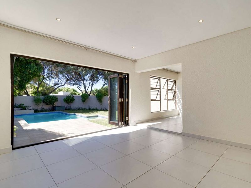 Stylish 3-Bedroom Lock-Up-and-Go Home For Sale in Fourways Gardens - Photo 7