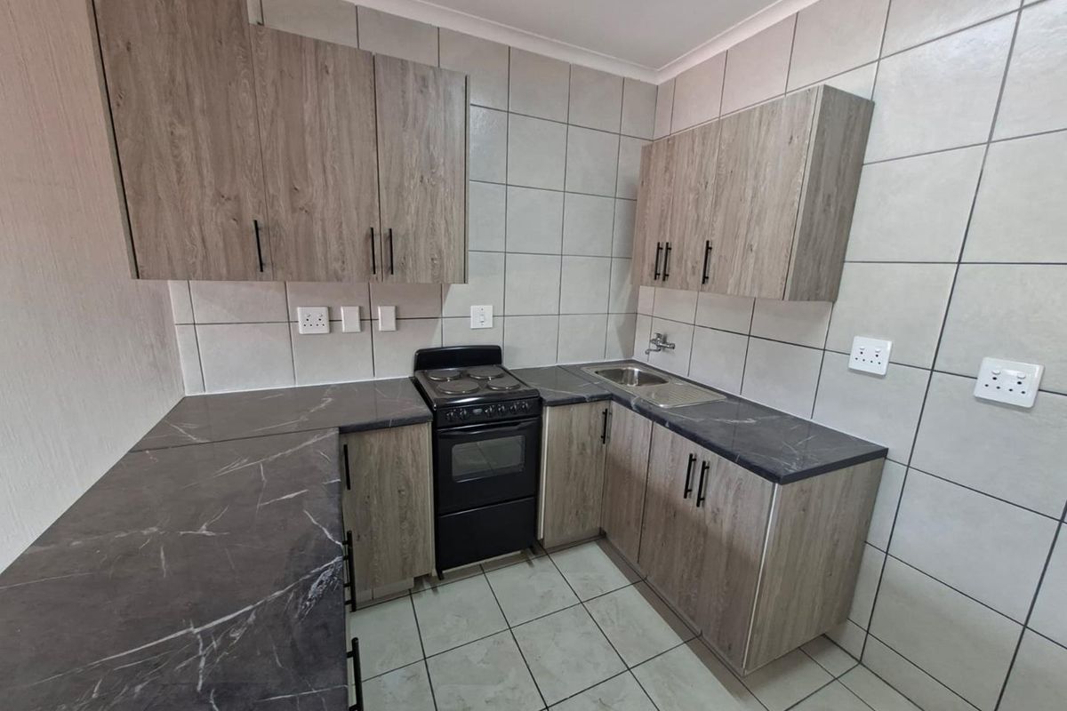 Newly Renovated Townhouse - Photo 5